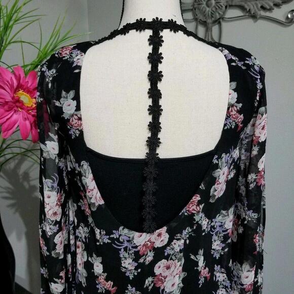 Cotton Candy Dress Size SMALL black Floral Split Long Sleeves open back - Picture 2 of 9